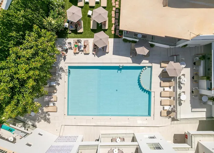 Tarra Seaside Hotel