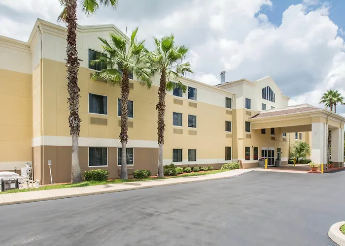 Comfort Inn & Suites Deland - Near University