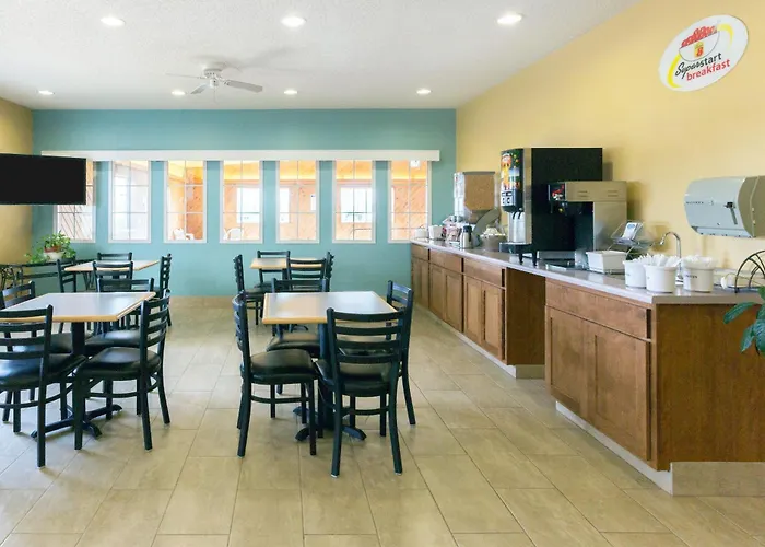 Super 8 By Wyndham Clarinda