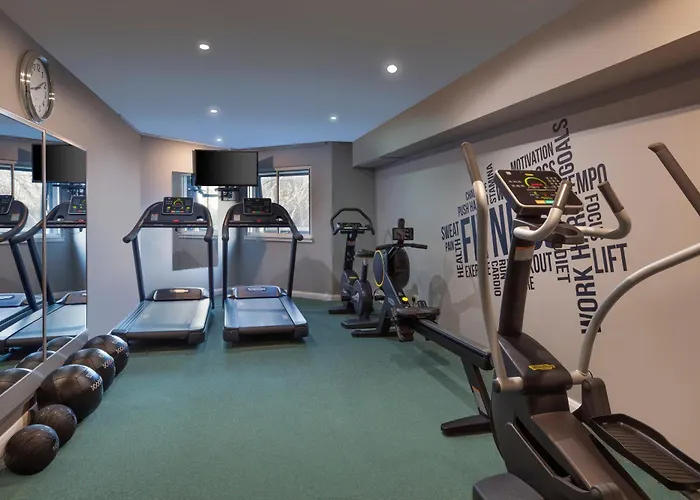 Leonardo London Heathrow Airport Hotel West Drayton 