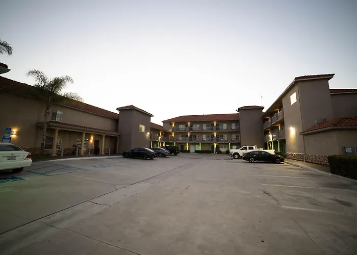 Mid City Inn & Suites Pico Rivera