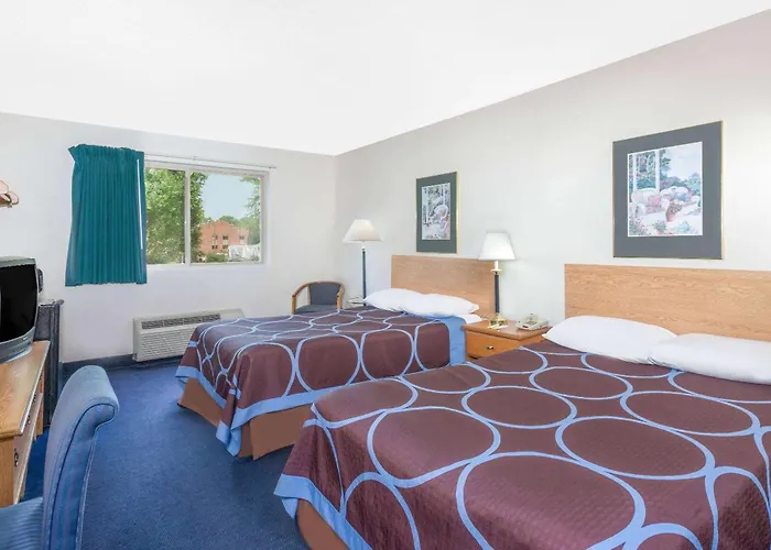 Super 8 By Wyndham Kingston