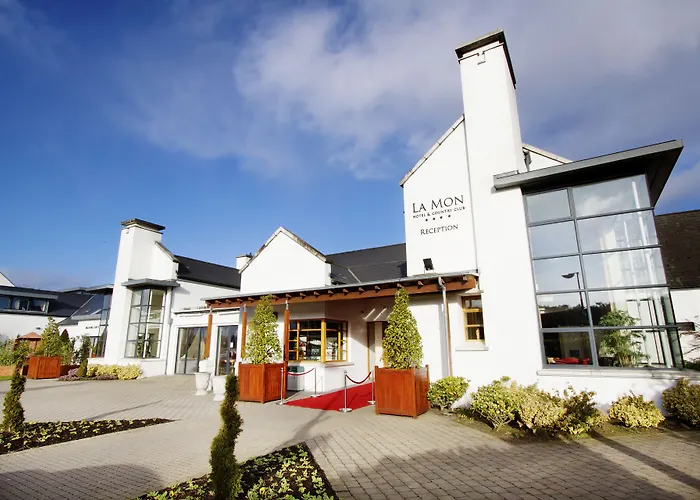 La Mon Hotel & Country Club