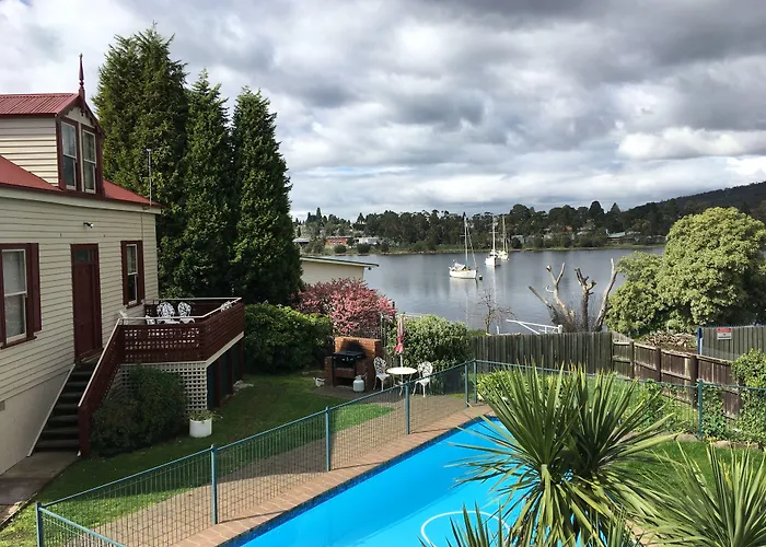Waterfront Lodge Motel