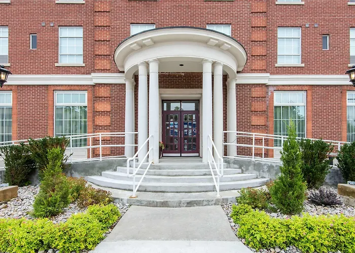 The Champlain Waterfront Hotel, An Ascend Collection Hotel Orillia