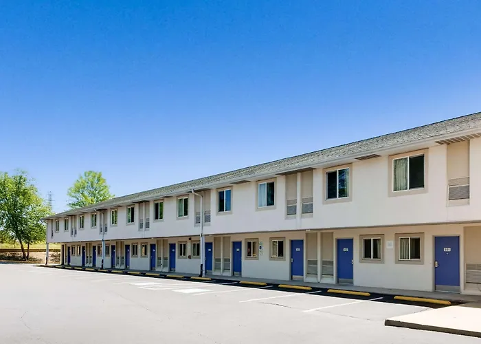 Motel 6-, Nc