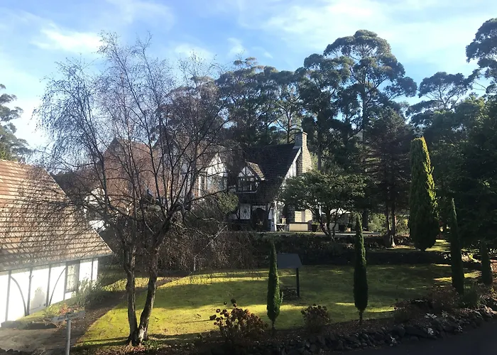 The Fox And Hounds Historic Hotel