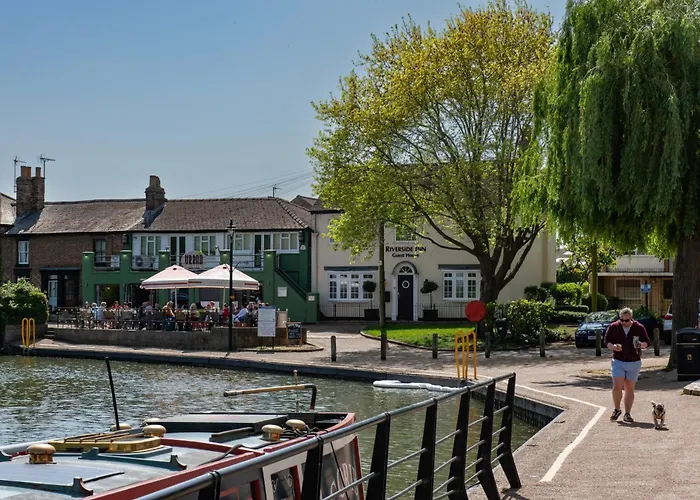Riverside Inn