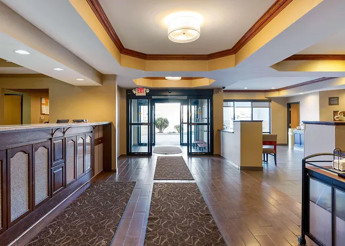 Comfort Suites South Haven Near I-96