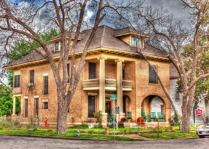 Katy House Bed And Breakfast
