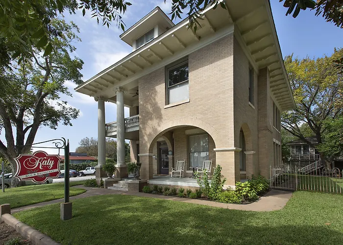Katy House Bed And Breakfast