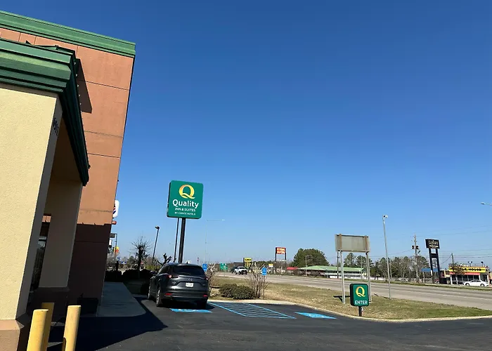 Quality Inn & Suites Hattiesburg North