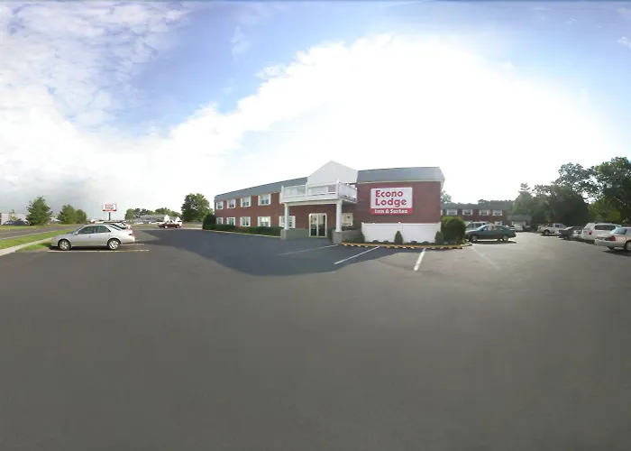 Econo Lodge Inn & Suites Windsor Locks Bradley Airport