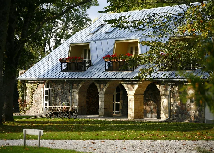 Private Farm House At Paedaste Manor