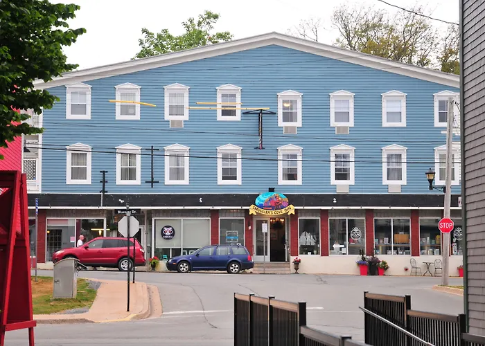 Smugglers Cove Inn