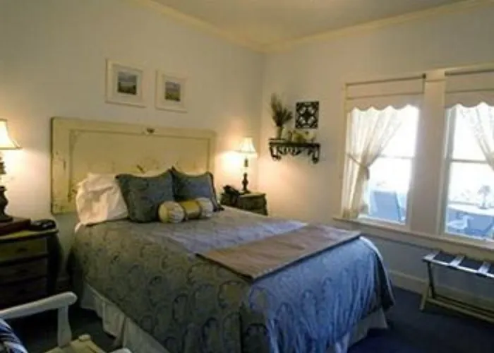 Magnolia Hotel