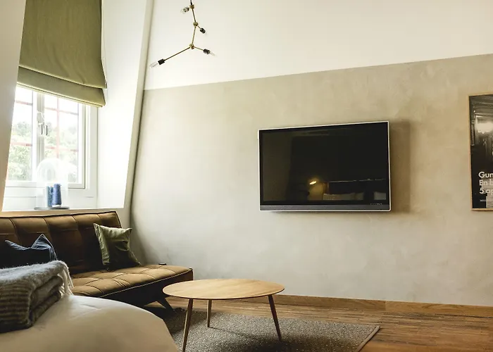 Naeaes Fabriker Hotell & Restaurang Tollered