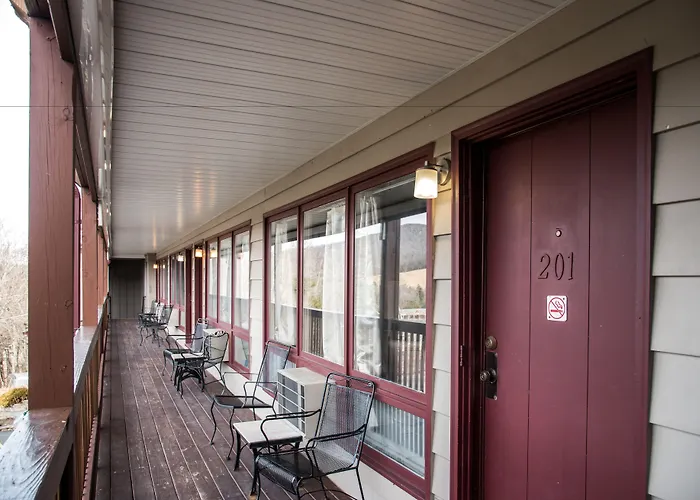 Cliff Dwellers Inn