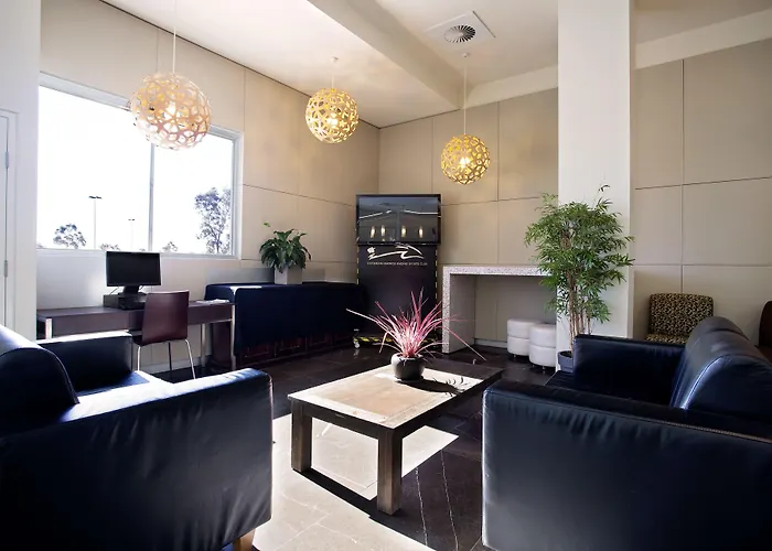 Mantra Melbourne Melton Hotel