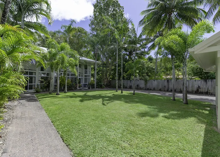 Tropical Nites Holiday Townhouses Port Douglas