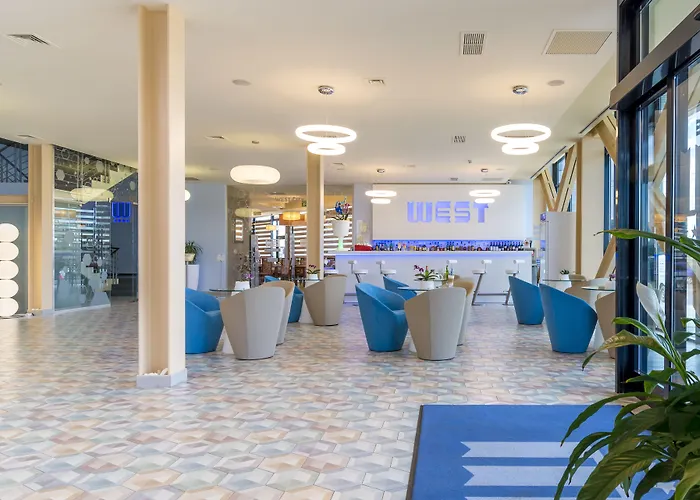 West City Hotel Floresti 