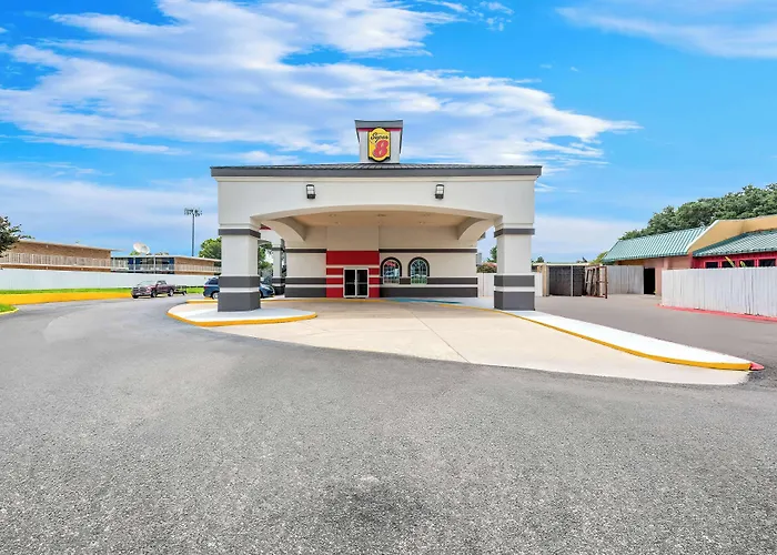 Super 8 By Wyndham Baton Rouge/I-10