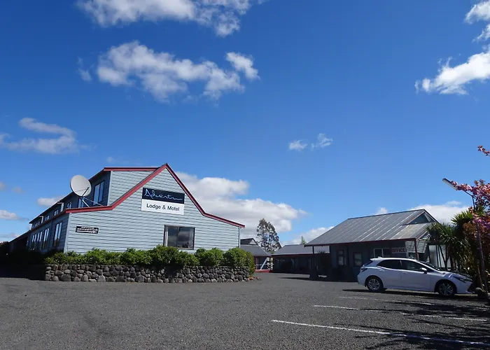 Adventure Lodge And Motels And Tongariro Crossing Track Transport