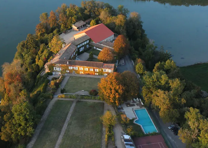 Logis Hotels Domaine Du Chatelard