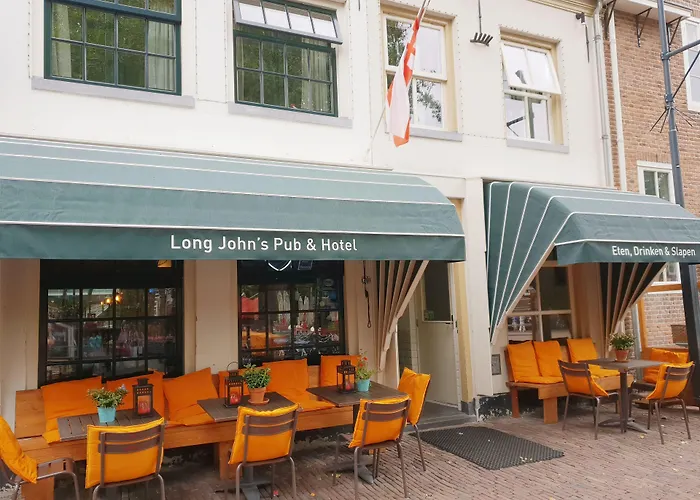Long John'S Pub & Hotel