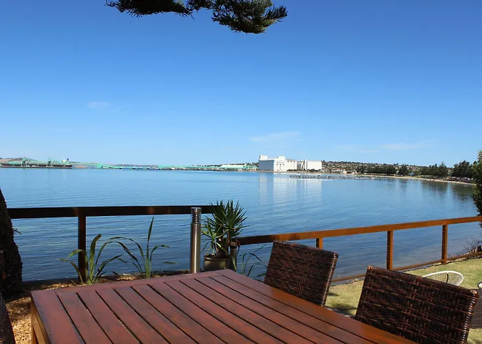Bay 10 - Suites And Apartments