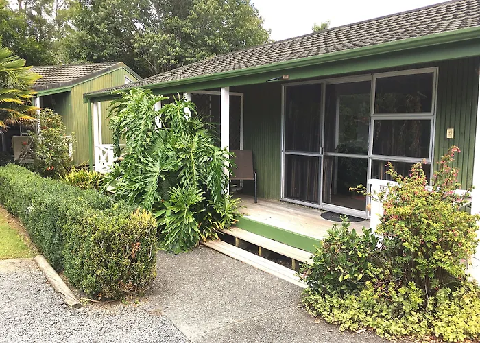 Colonial House Motel