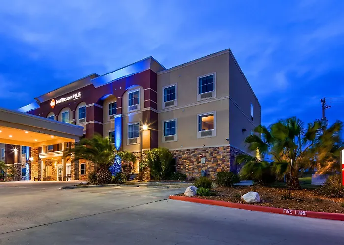 Best Western Plus Kenedy Inn