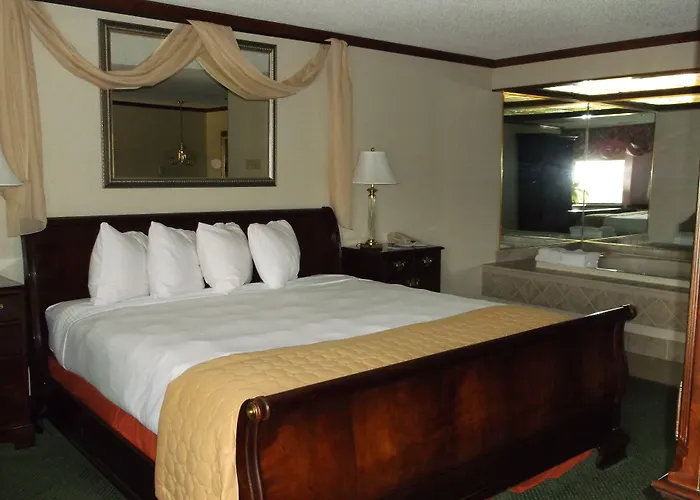 Carlton Lodge Hotel And Suites
