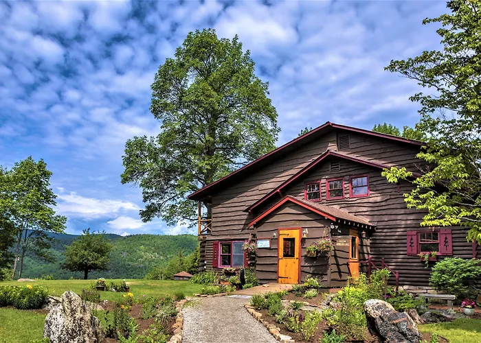 Garnet Hill Lodge North River