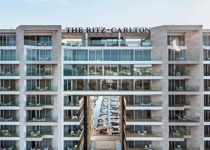 Ritz-Carlton,