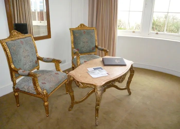 Moonfleet Manor Hotel