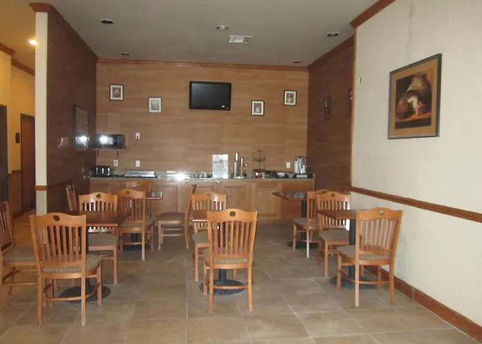 Econo Lodge Inn & Suites Bridgeport