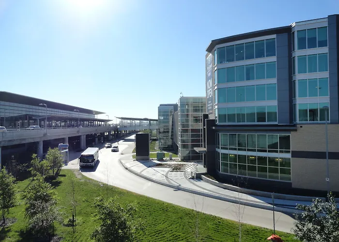 The Grand Winnipeg Airport Hotel By Lakeview