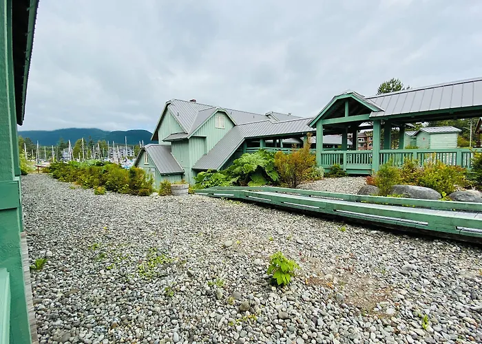 Canadian Princess Lodge & Marina