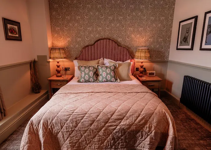 The Ashford Arms Hotel