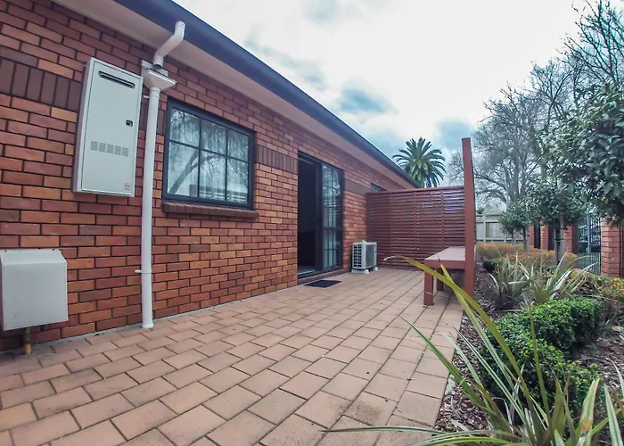 Albert Court Motor Lodge