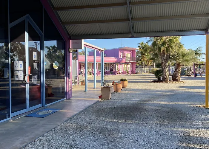 Paddle Steamer Motel