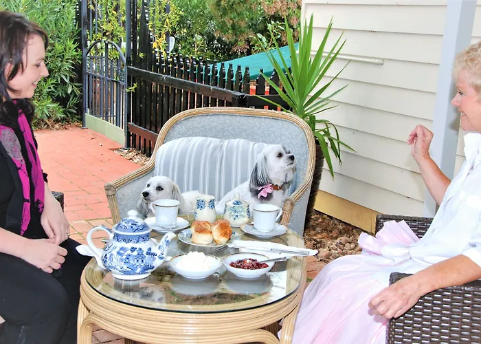 Must Love Dogs B&B & Self Contained Cottage