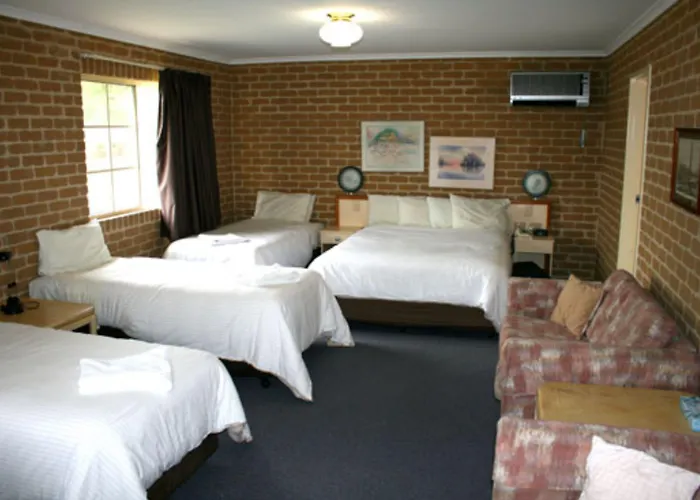 Grand Manor Motor Inn