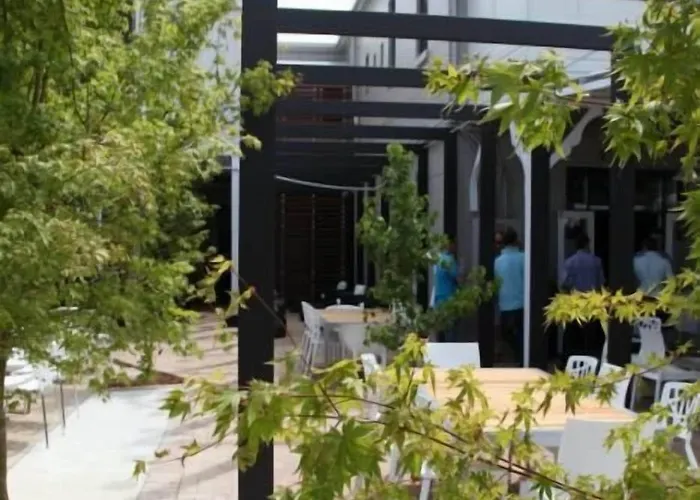 Crossroads Hotel