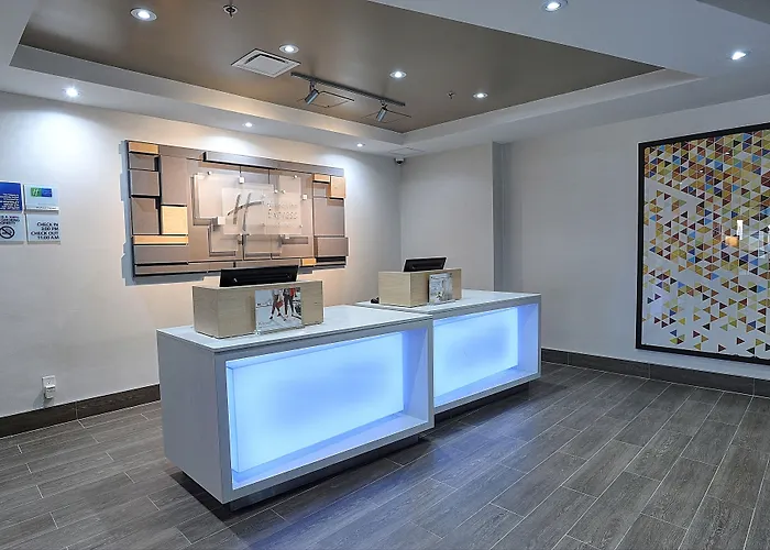 Holiday Inn Express & Suites Toronto Airport West By Ihg Mississauga