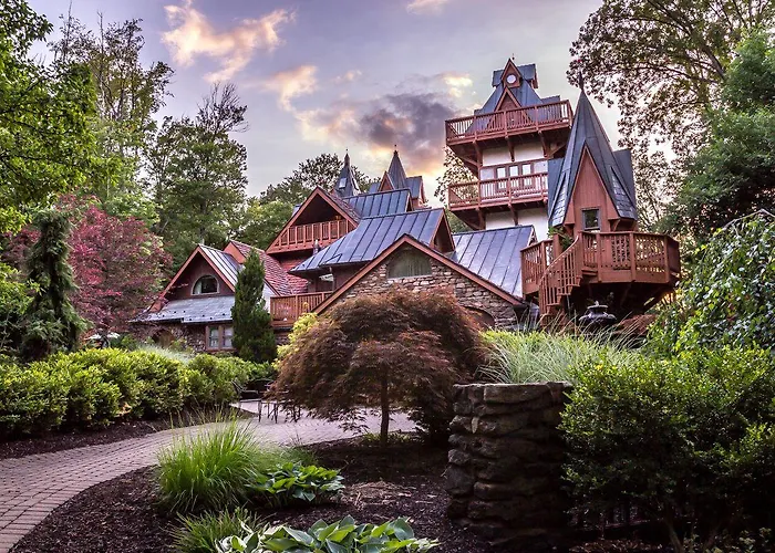 Landoll'S Mohican Castle