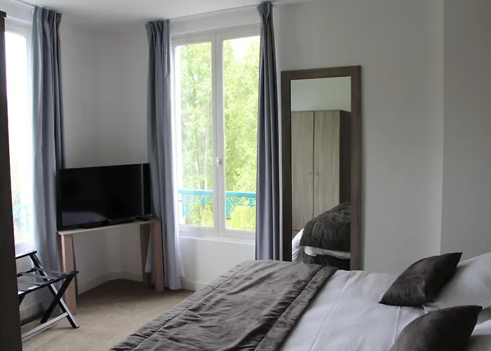 Hôtel L'Esturgeon Poissy