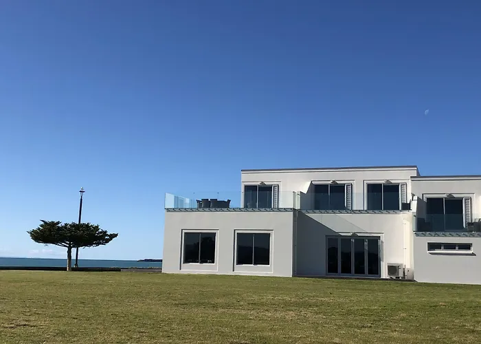 East Pier Hotel