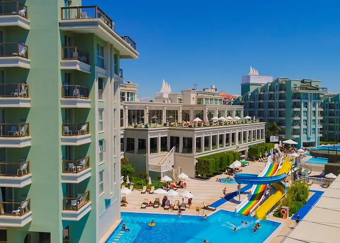 Royal Atlantis Spa & Resort Side